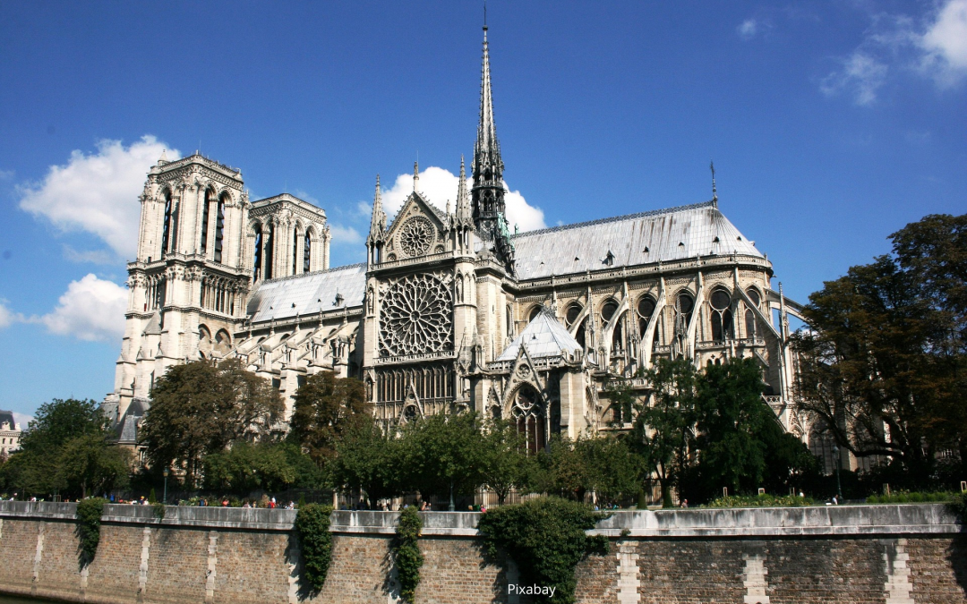 Notre-Dame de Paris est ouverte aux touristes, quoi que !